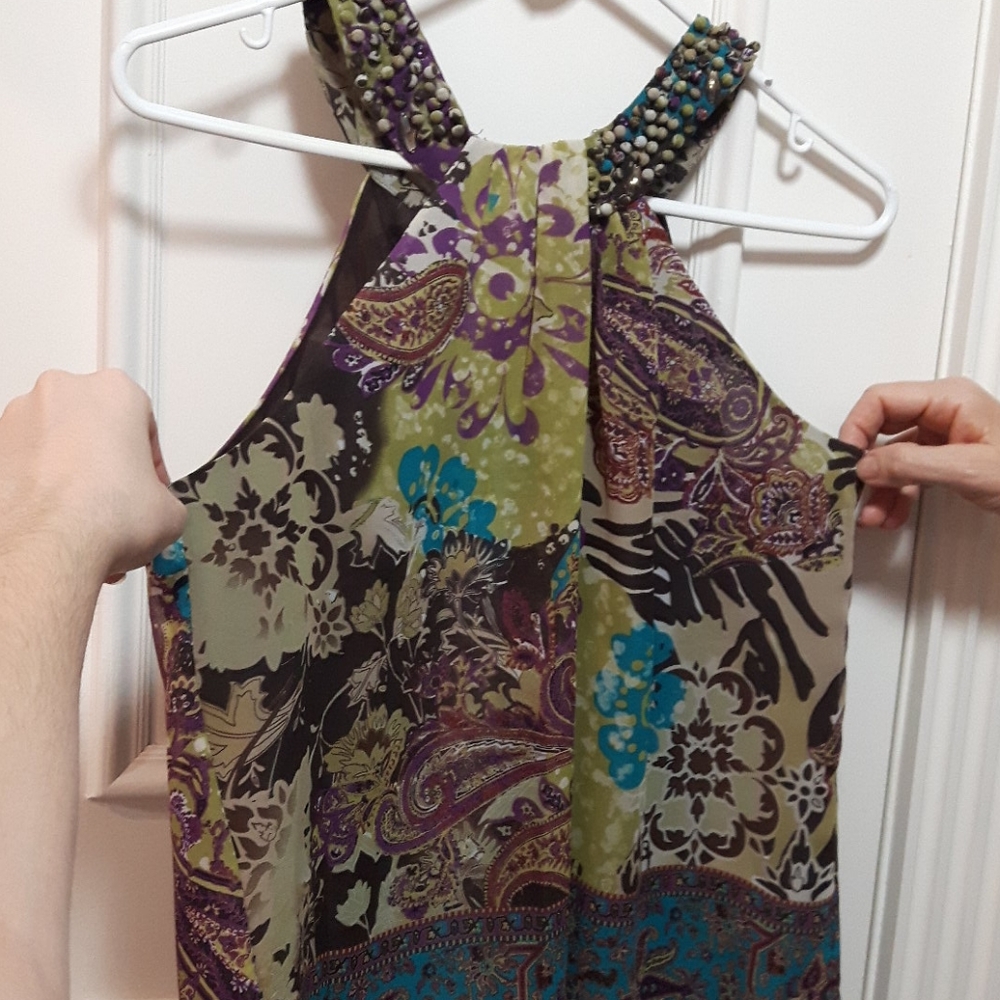 🛍️ NWOT Patterned no sleeve blouse